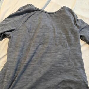 Gray heather Spyder Active t-shirt in a L